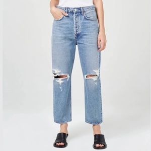AGOLDE 90’s crop distressed jeans. 💙